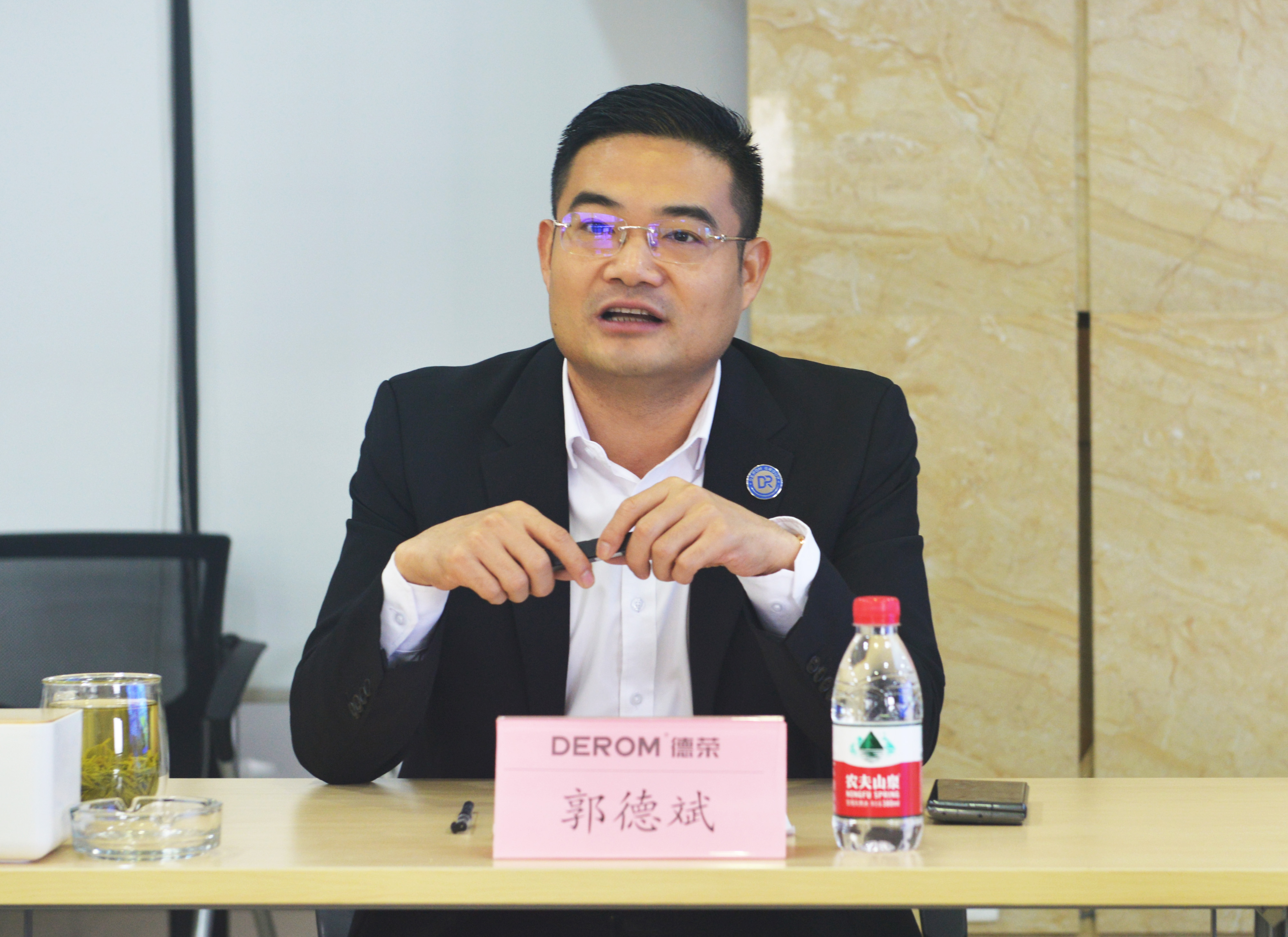 DSC_1051.JPG DSC_1051.JPG