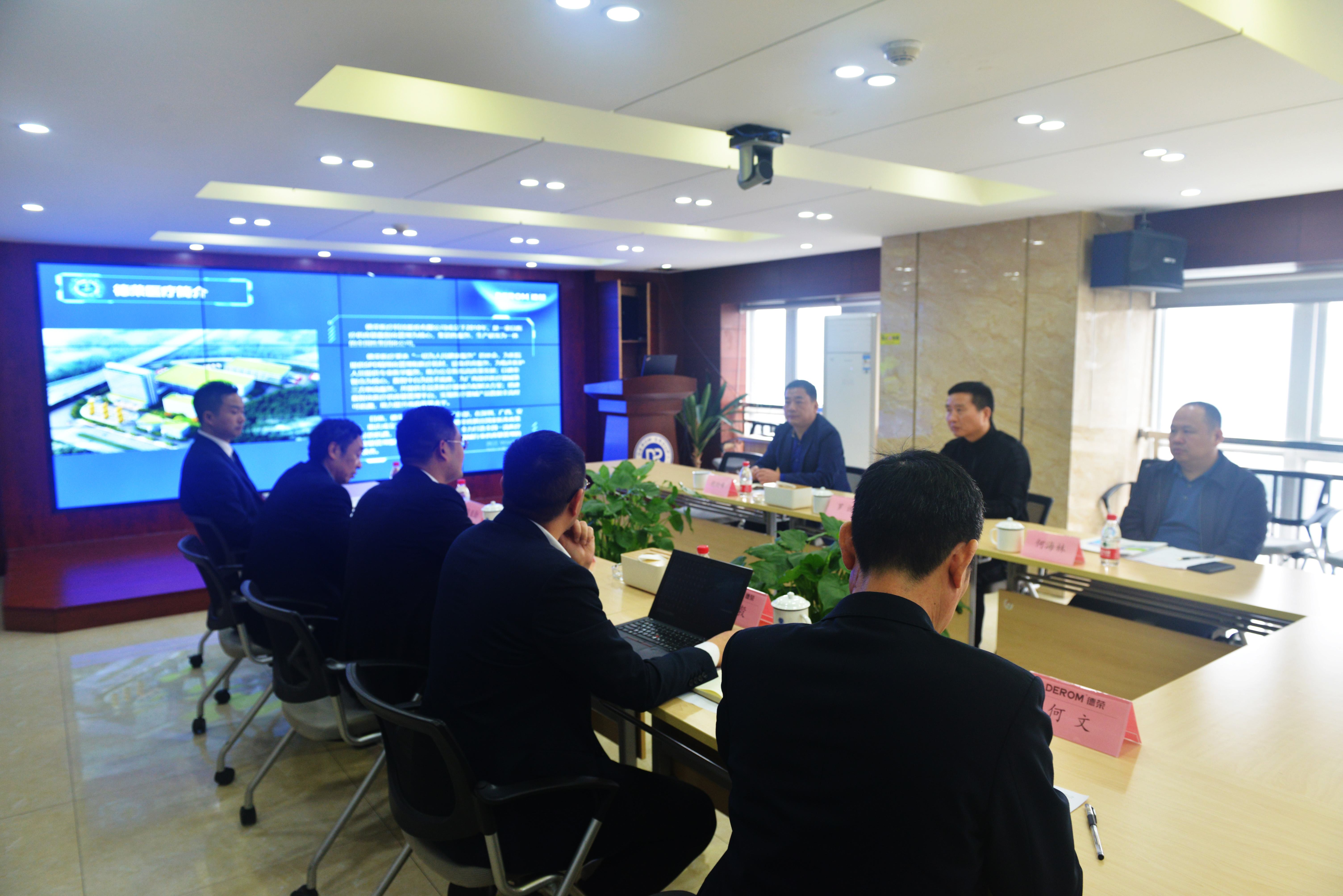 DSC_1043.JPG DSC_1043.JPG